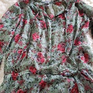 TRENDY: Lightweight Floral Longsleeve